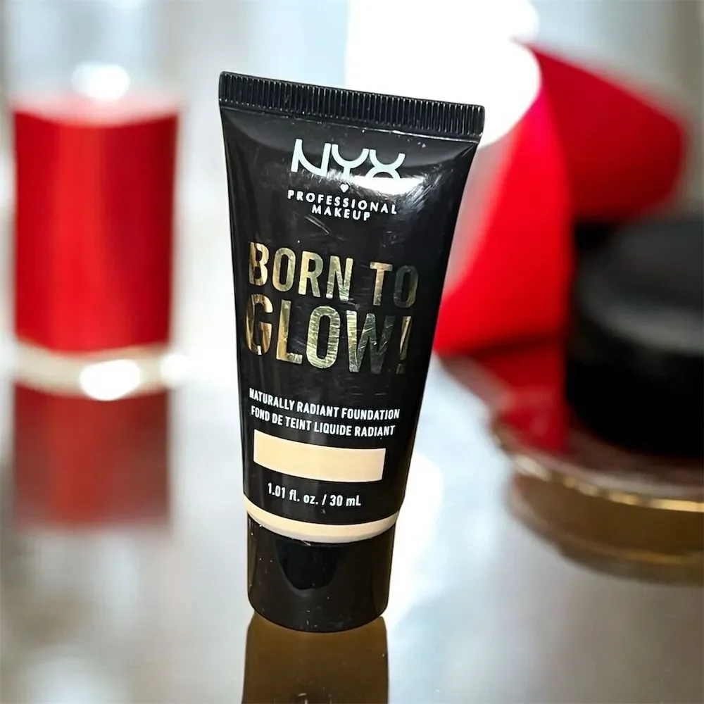 NYX Born To Glow Foundation Warm Vanilla Medium Coverage 1.01 fl oz